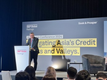 Hendro Utomo, Rating Director of PEFINDO, as keynote speaker at the S&P Global Rating seminar in Singapore